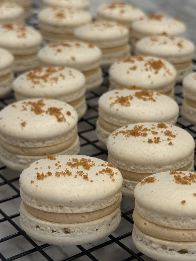 Biscoff cookie butter macarons