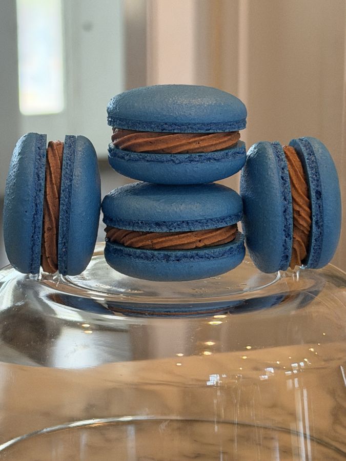 Chocolate peanut butter macarons