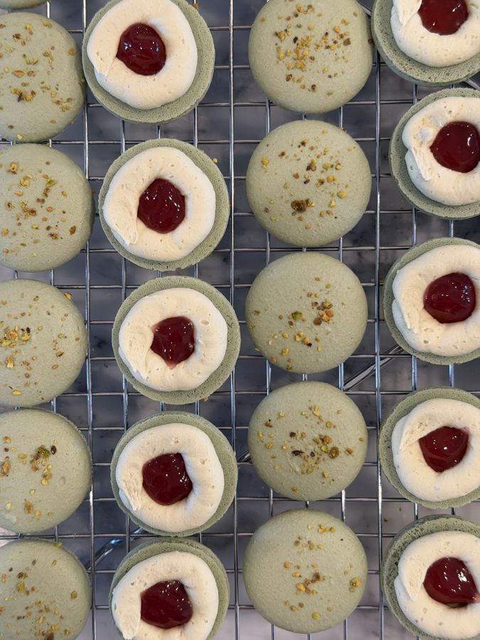 Pistachio raspberry macarons